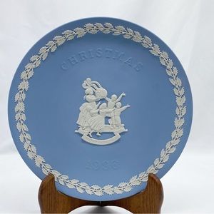 Vintage Wedgwood Blue Jasperware Merry Christmas Plate 1996